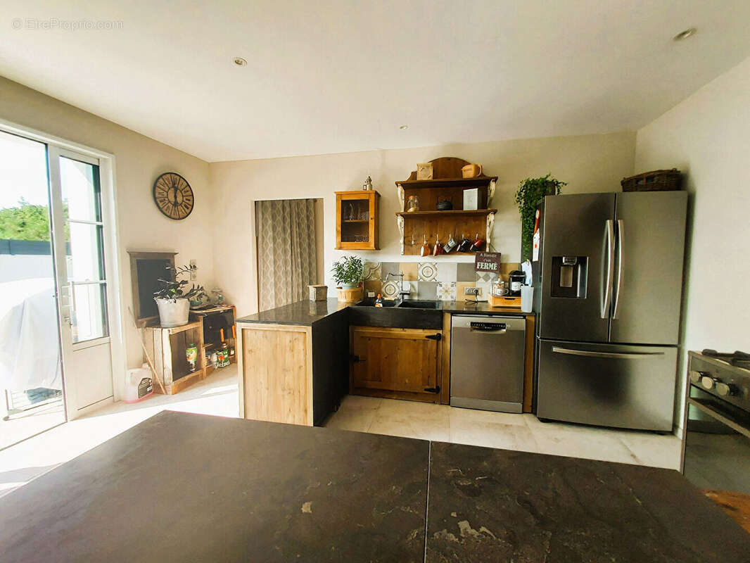 Dolus d'Oléron - Maison rénovée avec hangar de 100 m² et beau potentiel - photo 12