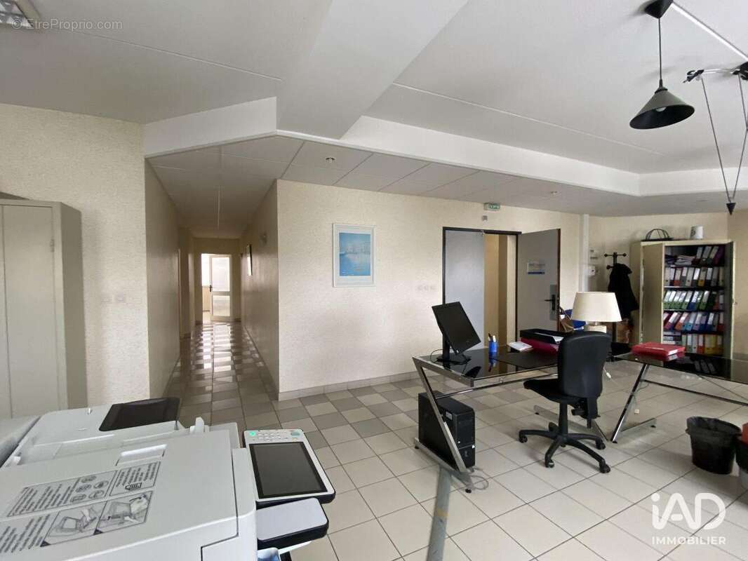 Photo 9 - Commerce à JOUY-AUX-ARCHES