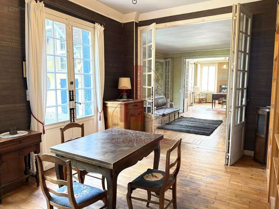 Maison à FONTAINEBLEAU