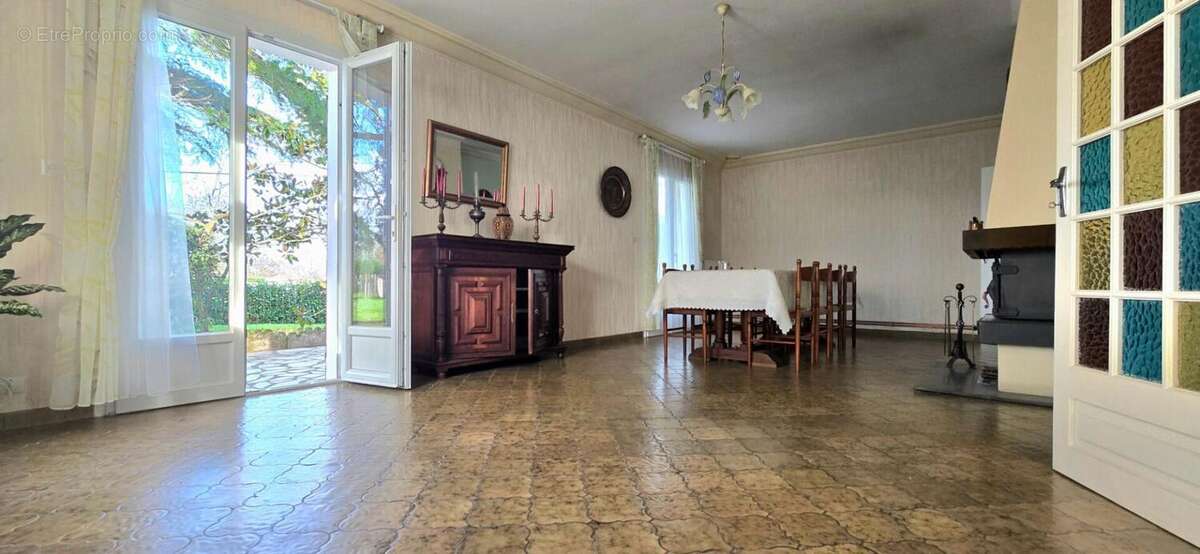 Maison à MENESPLET