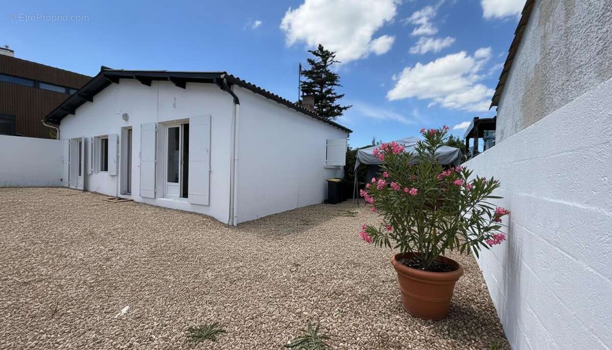 Maison à VAUX-SUR-MER
