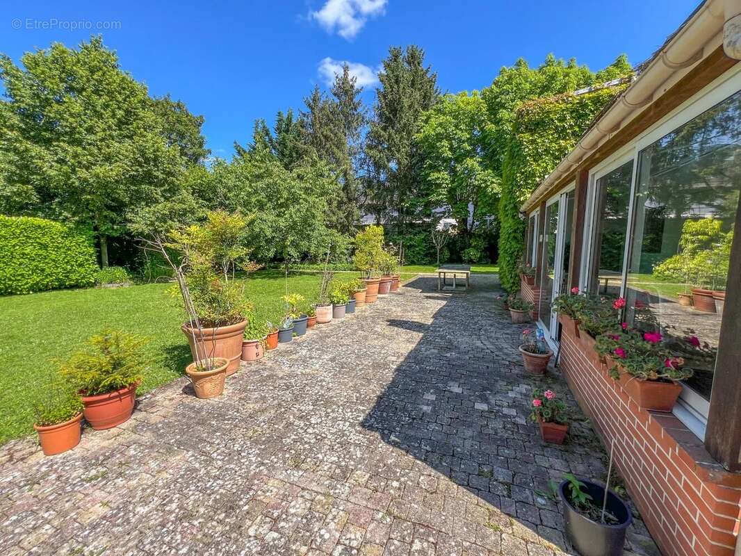 Maison à LE MESNIL-SAINT-DENIS