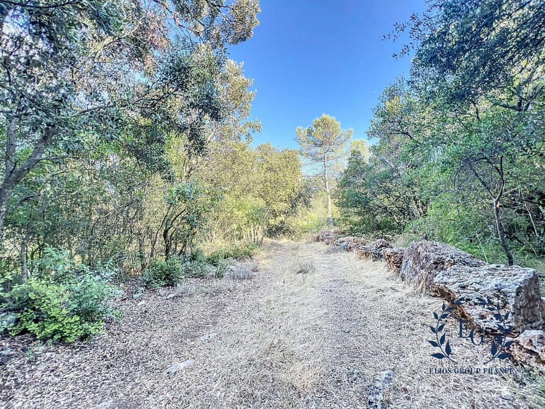 Terrain à BESSE-SUR-ISSOLE