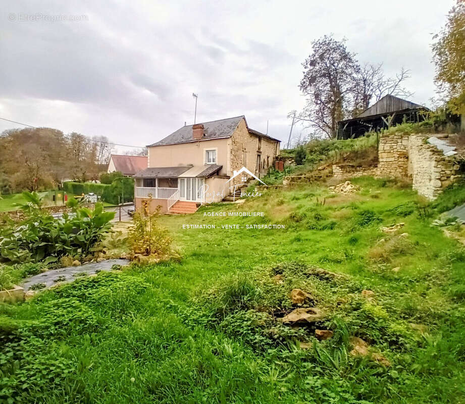 Maison ancienne restaurée avec un beau terrain clos  - Maison à VAUX-SUR-VIENNE