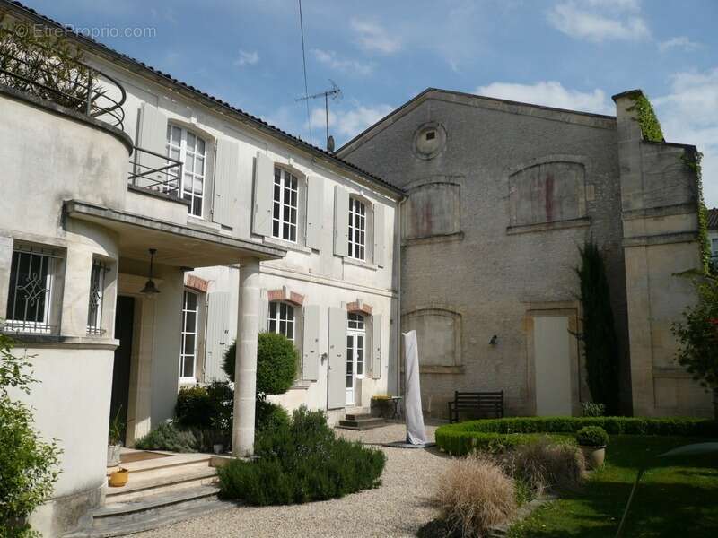 Maison à COGNAC