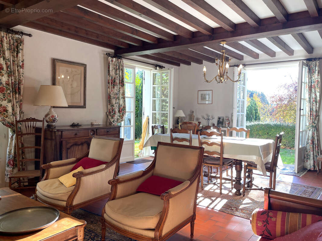 Maison à COURS-LA-VILLE