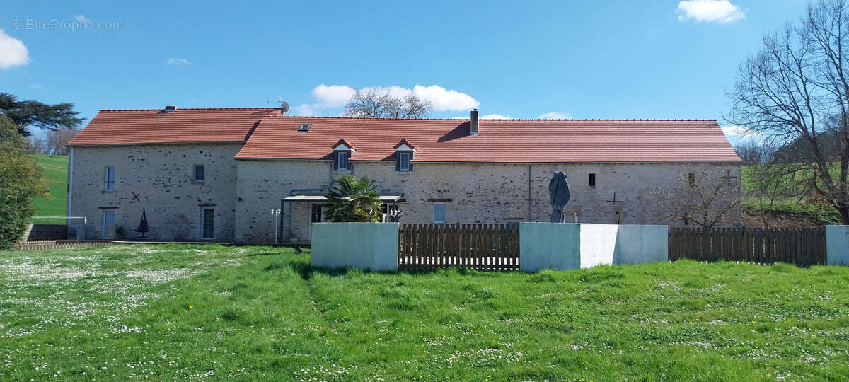 Maison à DANGE-SAINT-ROMAIN