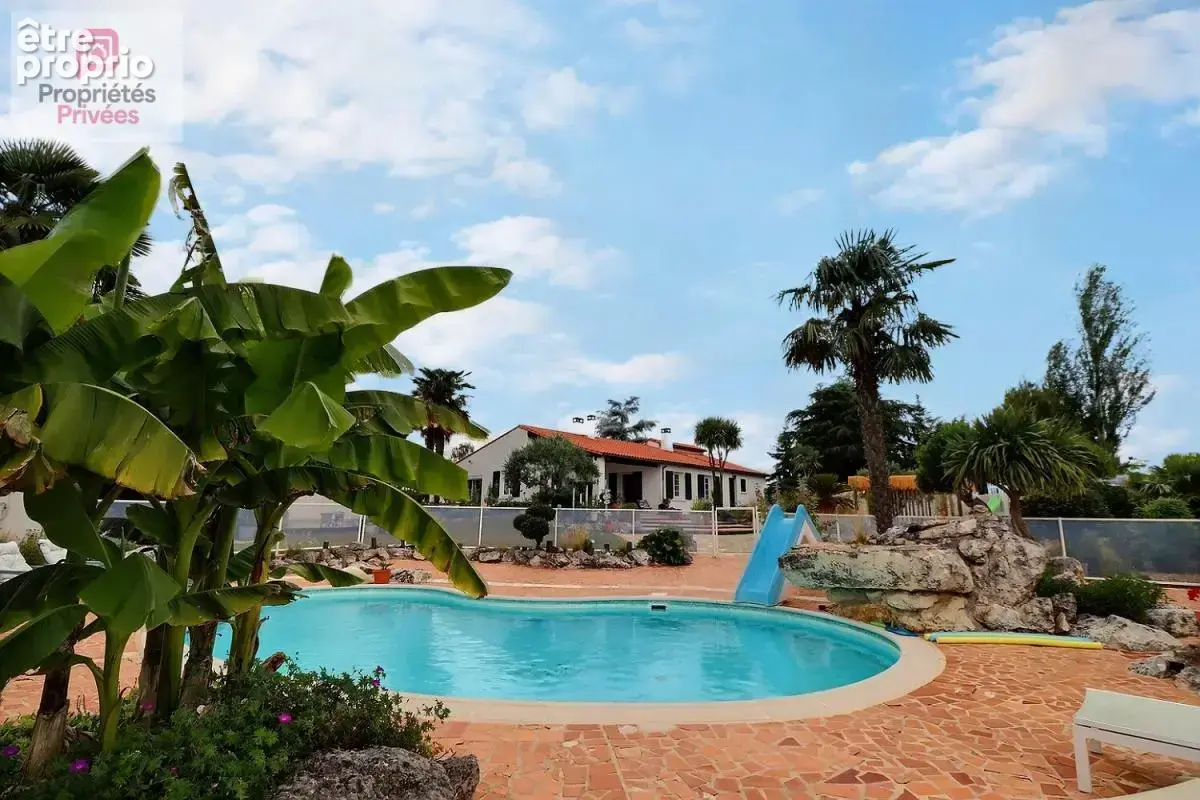 Maison familiale 4 chambres - 152 m² - Maison d'hôtes de 20 m2 - Piscine - Jardin paysager - Panneaux photovoltaiques - Belle pa - photo 2