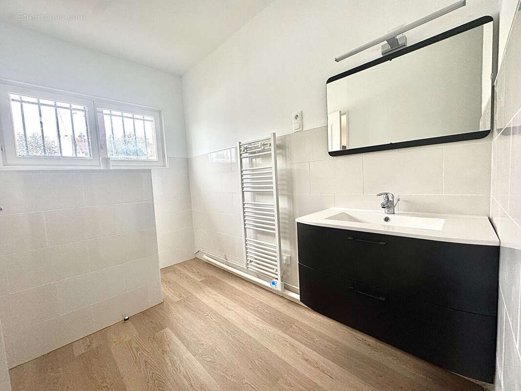 Maison à SAINT-REMY-SUR-AVRE