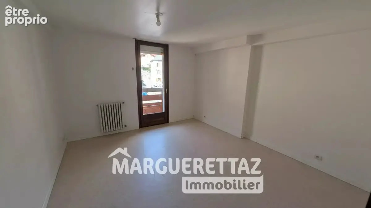 Appartement T2 + bureau, centre village - photo 4