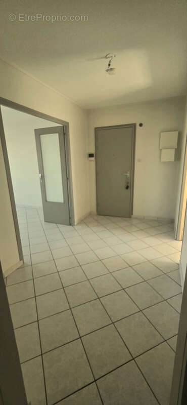 Appartement - 102 m2 - 3 ch + cave + garage + une place de parking - photo 3
