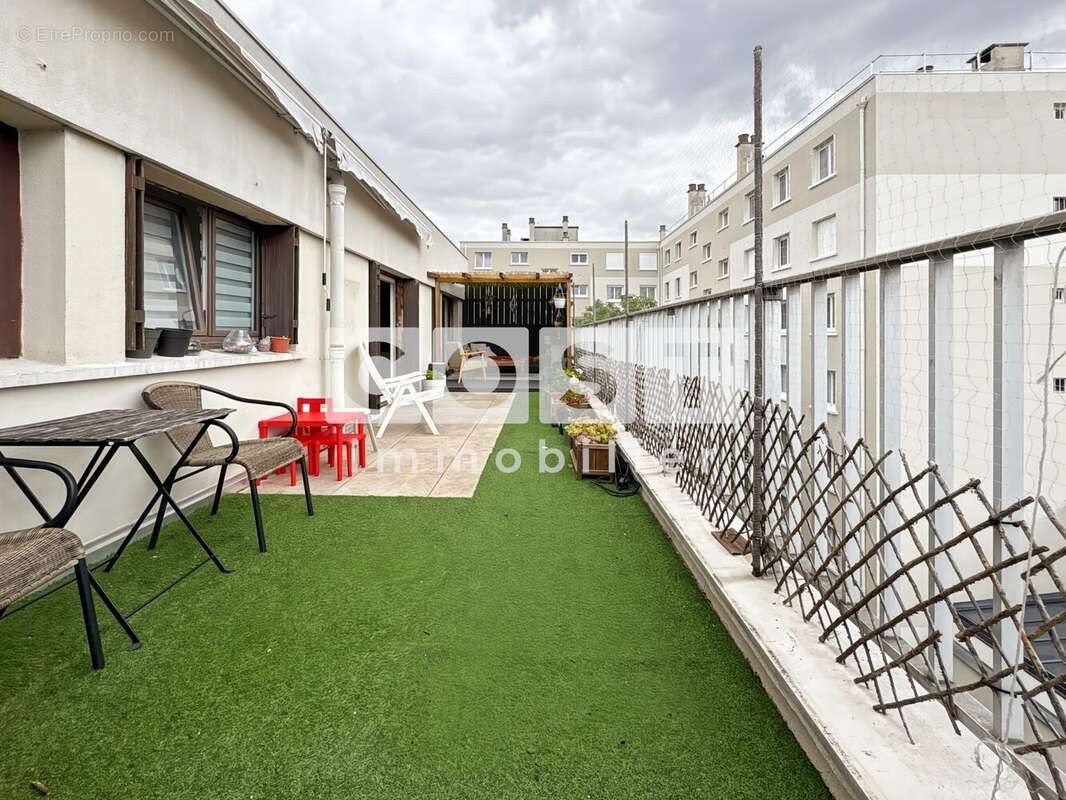Appartement à COURBEVOIE