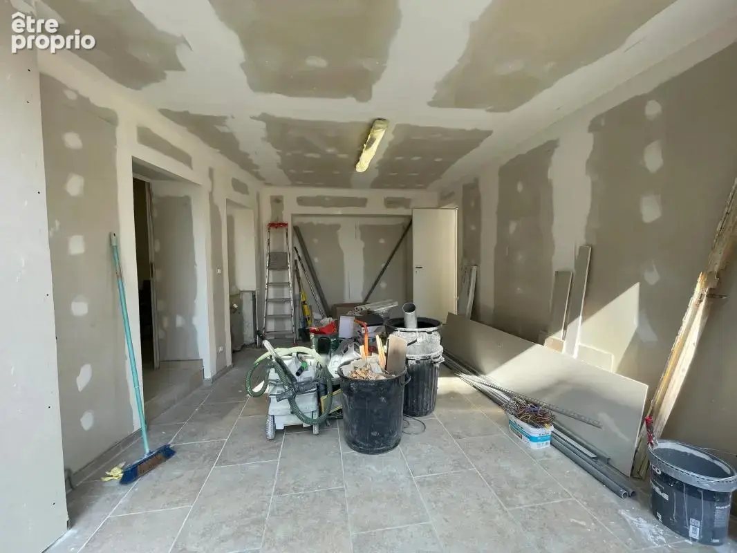 Maison de ville rénovée avec patio et garage - photo 14