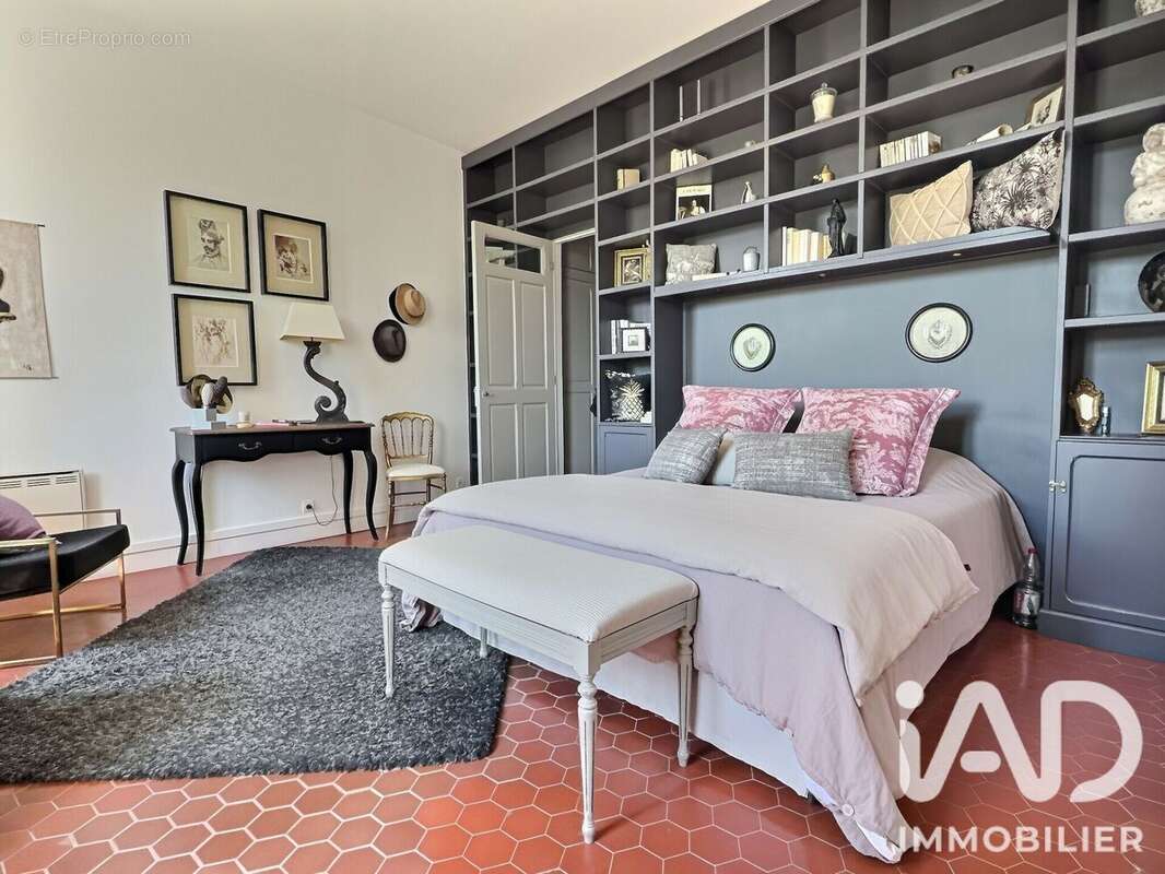 Maison 205 m² à Mouries  - photo 9