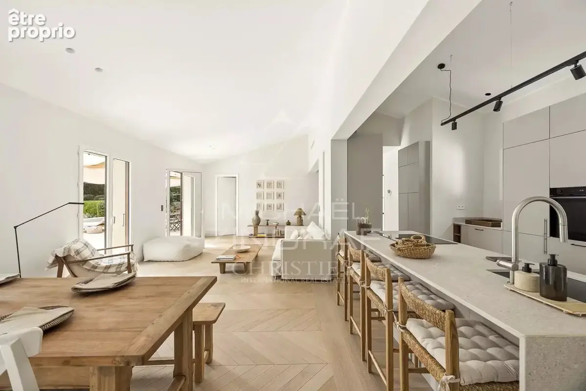 Proche Saint-Paul-de-Vence : Propriété rénovée au sein d'un parc paysager de 6000m2 - photo 6