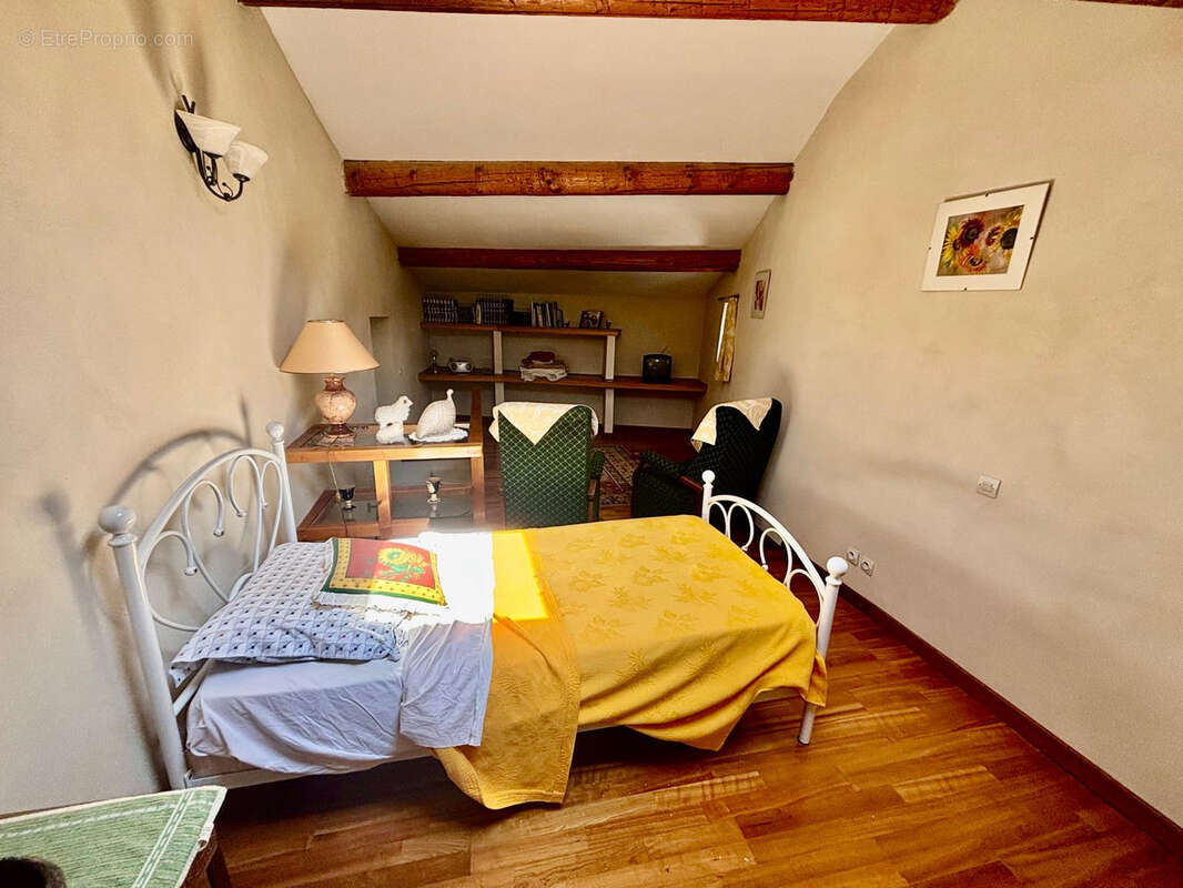Grignan   Au cœur du centre historique, charmante maison de village avec cave - photo 16