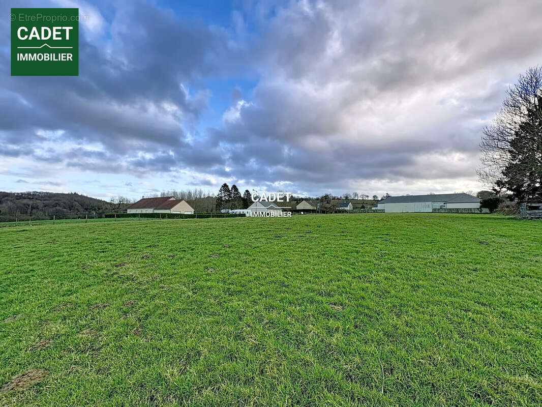 Terrain à BOURGUENOLLES