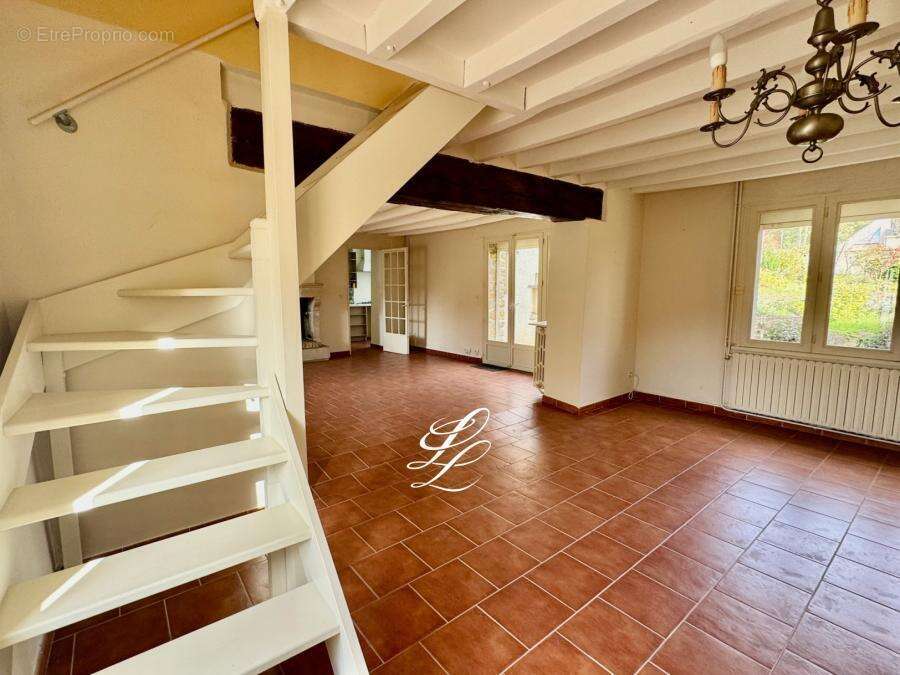 Maison à NEUVILLE-SUR-SARTHE