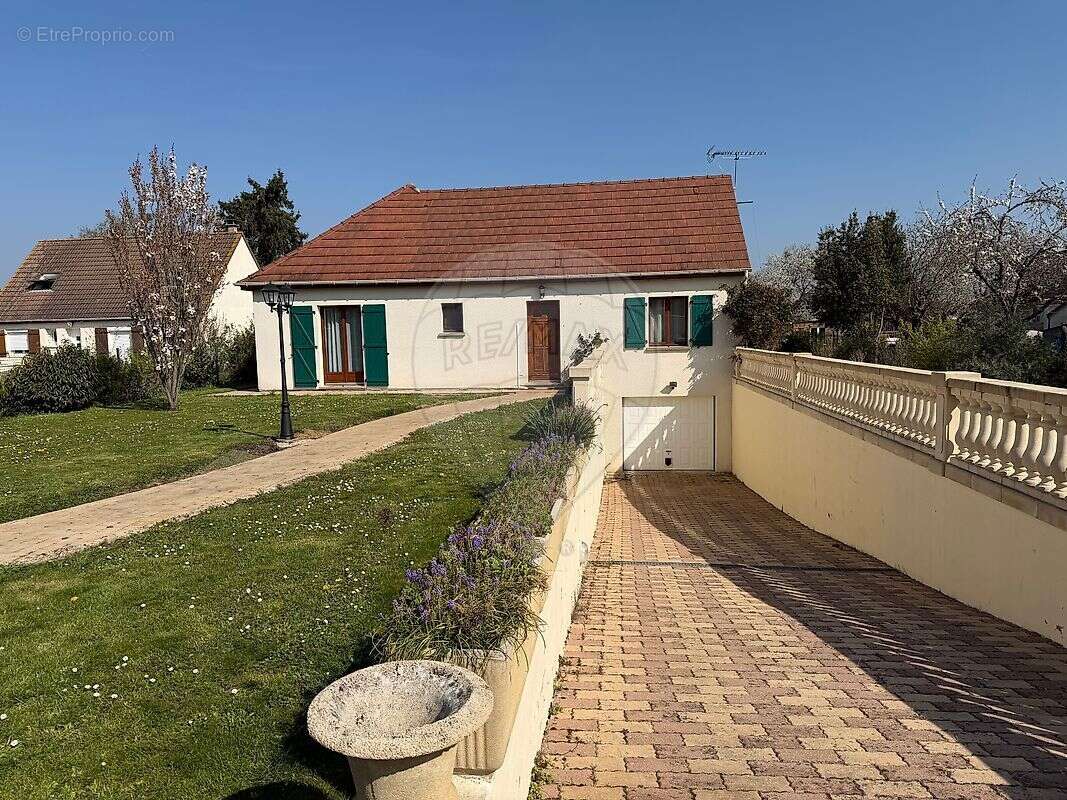 Maison à VILLEBLEVIN