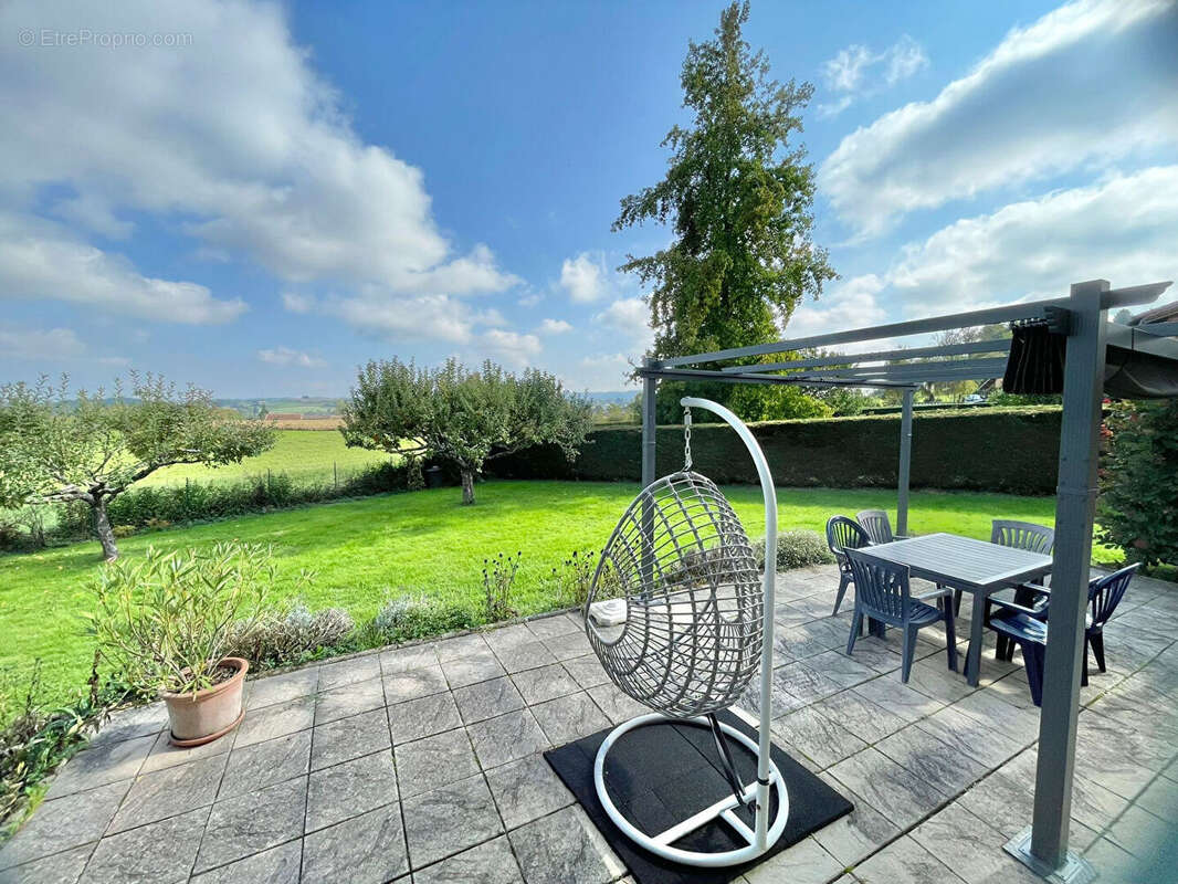 Maison à LES EPARRES