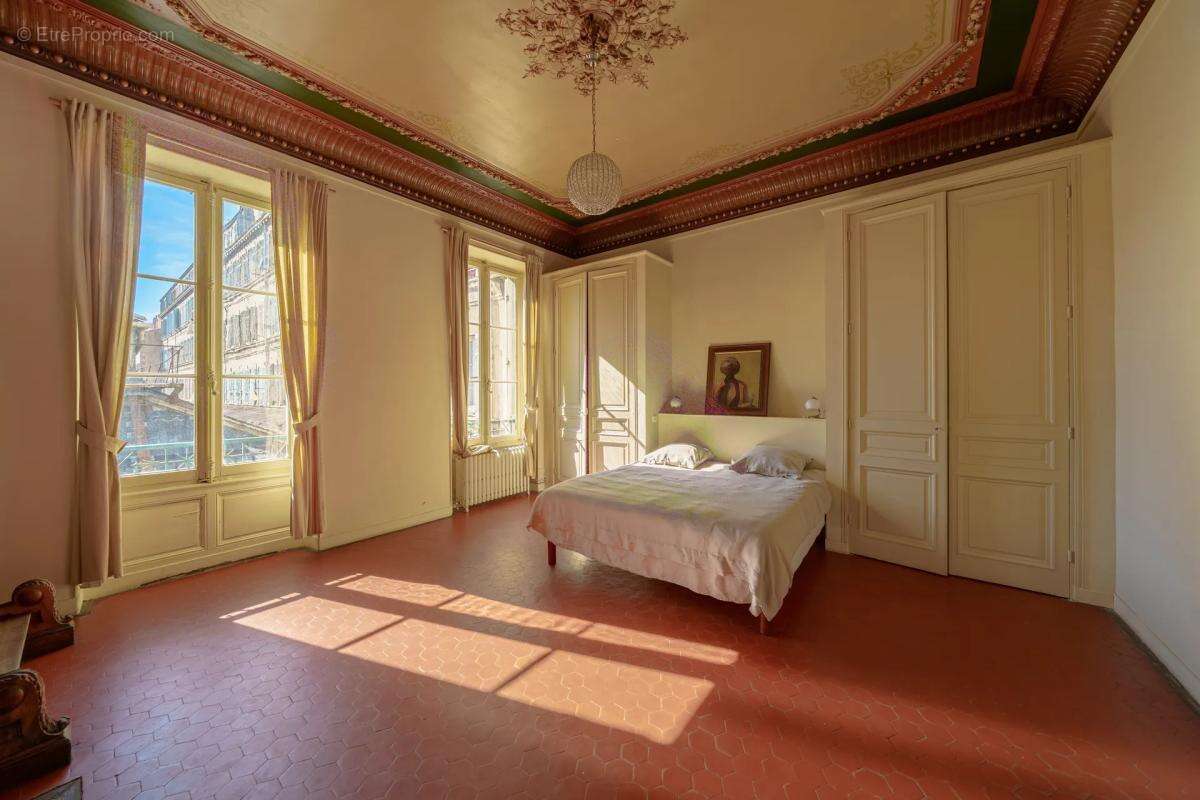 Appartement à MARSEILLE-1E