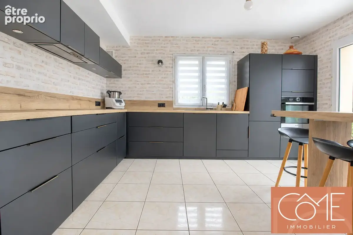 A vendre chez côme immobilier rennes  - maison familiale 135 m² - 4 chambres - bureau - sous-sol complet avec garage - terrain 6 - photo 3