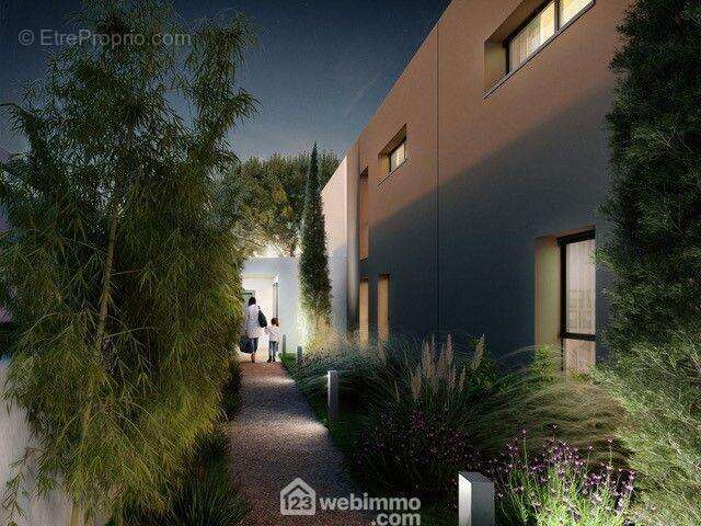 Accès bâtiment A : vu de nuit - Appartement à CASTELNAU-LE-LEZ