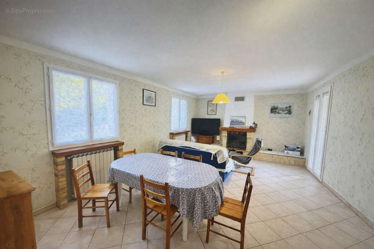 Maison à SAINT-CYPRIEN