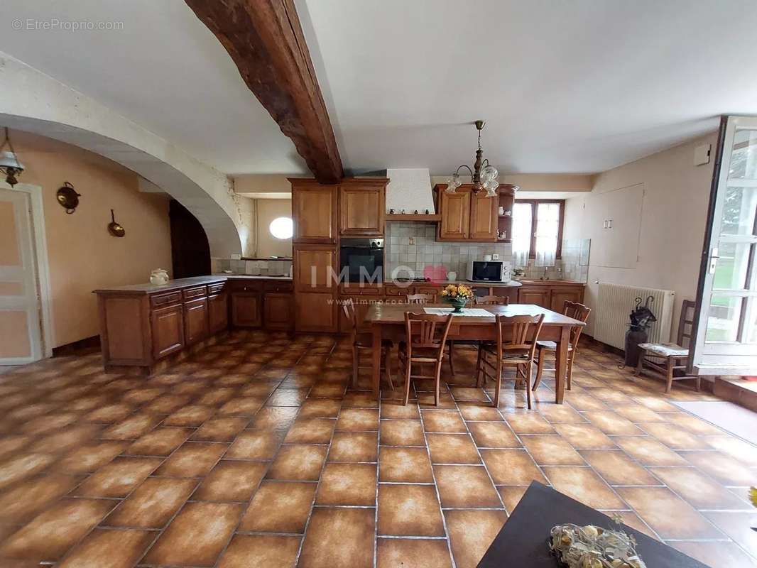 Maison à SAINTE-NEOMAYE