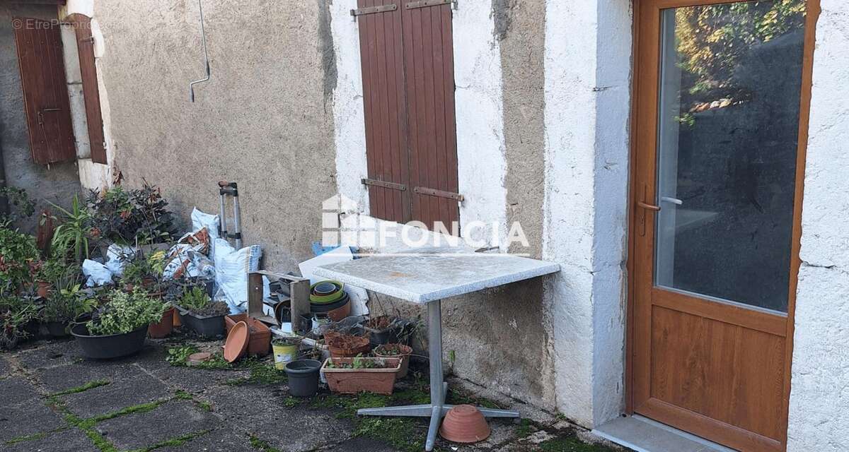 Appartement à PERON