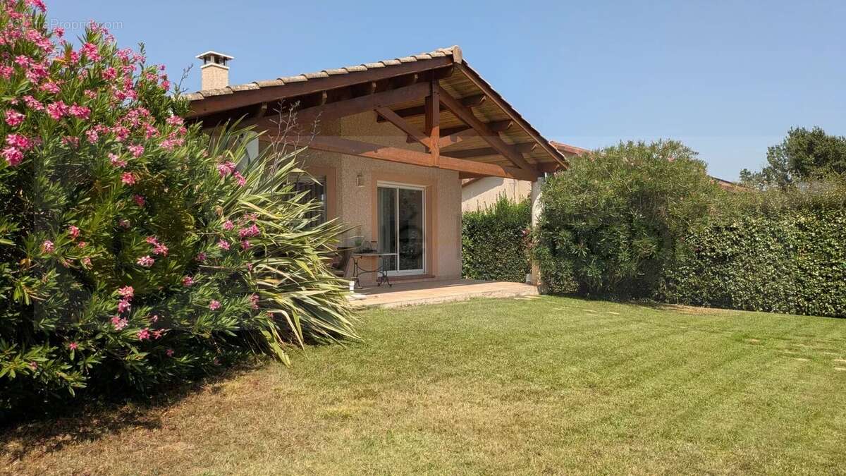 Maison de plain pied avec piscine à Brax - photo 12