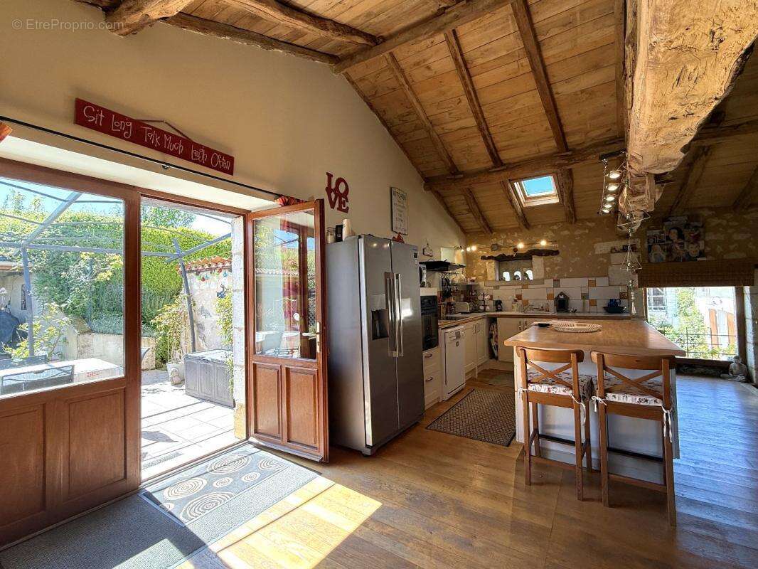 Maison à NANTEUIL-AURIAC-DE-BOURZAC