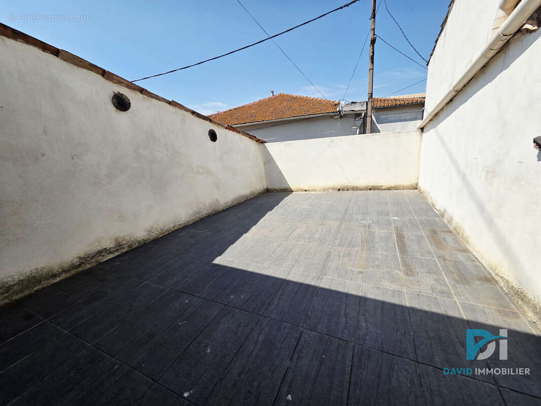 Maison de ville rénovée avec terrasse. - photo 4