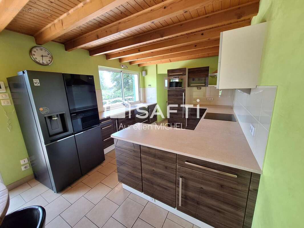 Maison 245 m² à Villieu-Loyes-Mollon  - photo 8