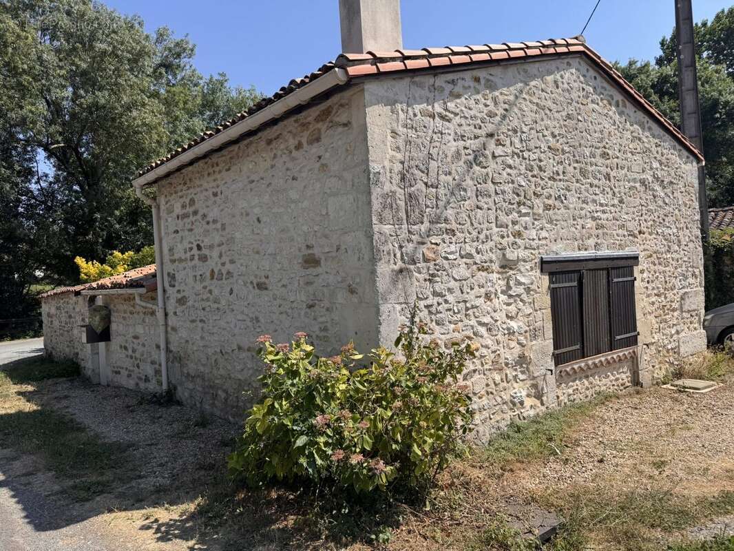 Maison 53 m² à Varzay  - photo 9