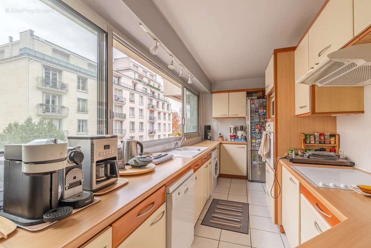Appartement à PARIS-16E