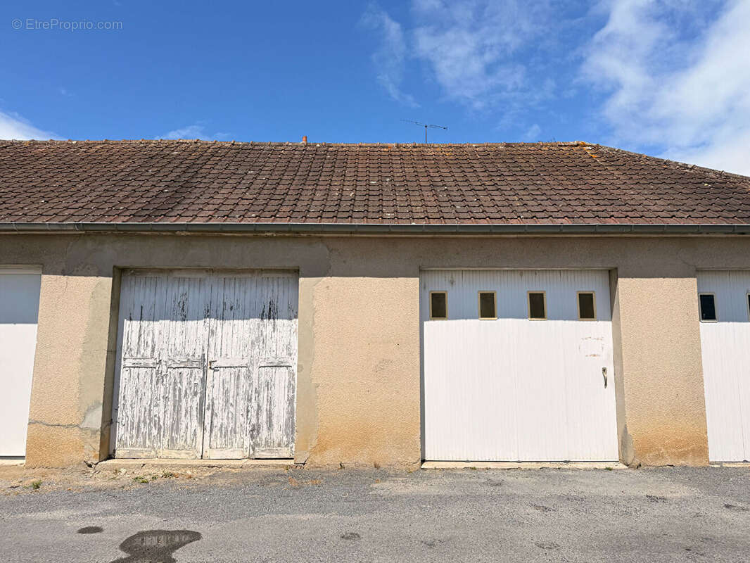 Commerce à BRETTEVILLE-SUR-LAIZE