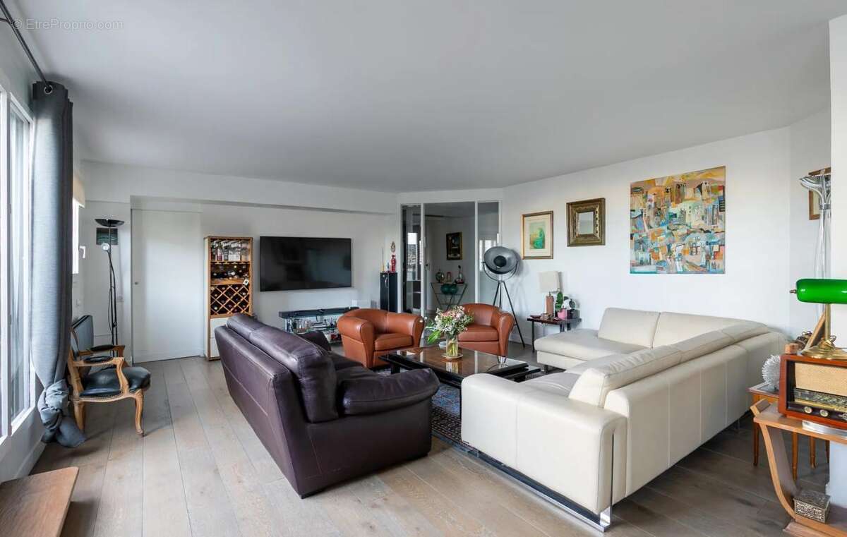 Appartement à COURBEVOIE