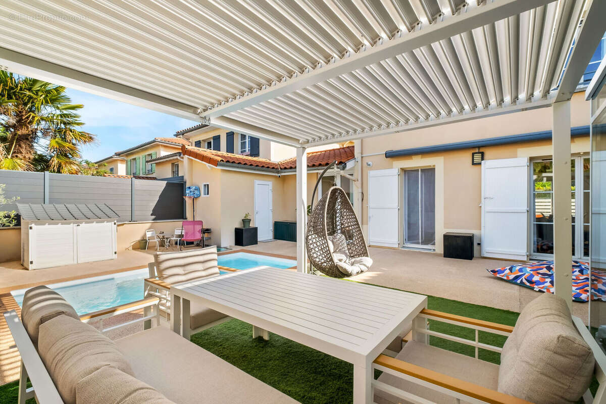 Photo 2 - Maison à CORBAS