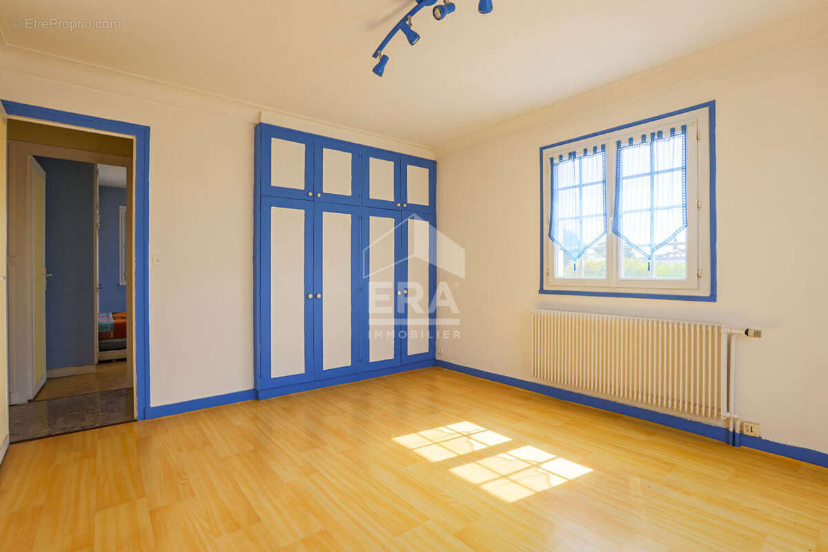 Maison 5 pièces 110m² avec grand garage et beau potentiel à Puilboreau - photo 2