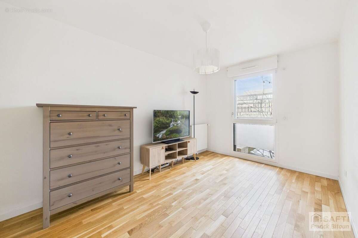 Photo 9 - Appartement à COURBEVOIE