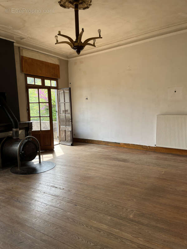 Maison à MONTJOUX