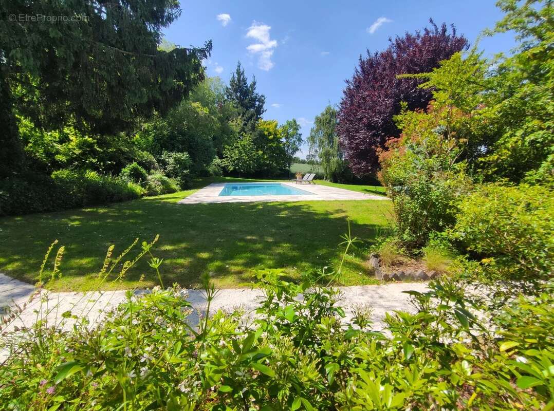 Maison à BAZOGES-EN-PAREDS