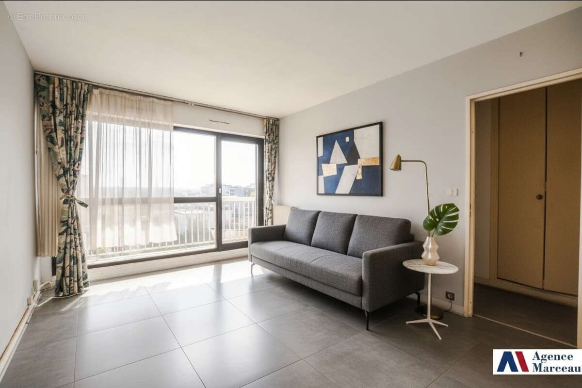 Appartement à COURBEVOIE