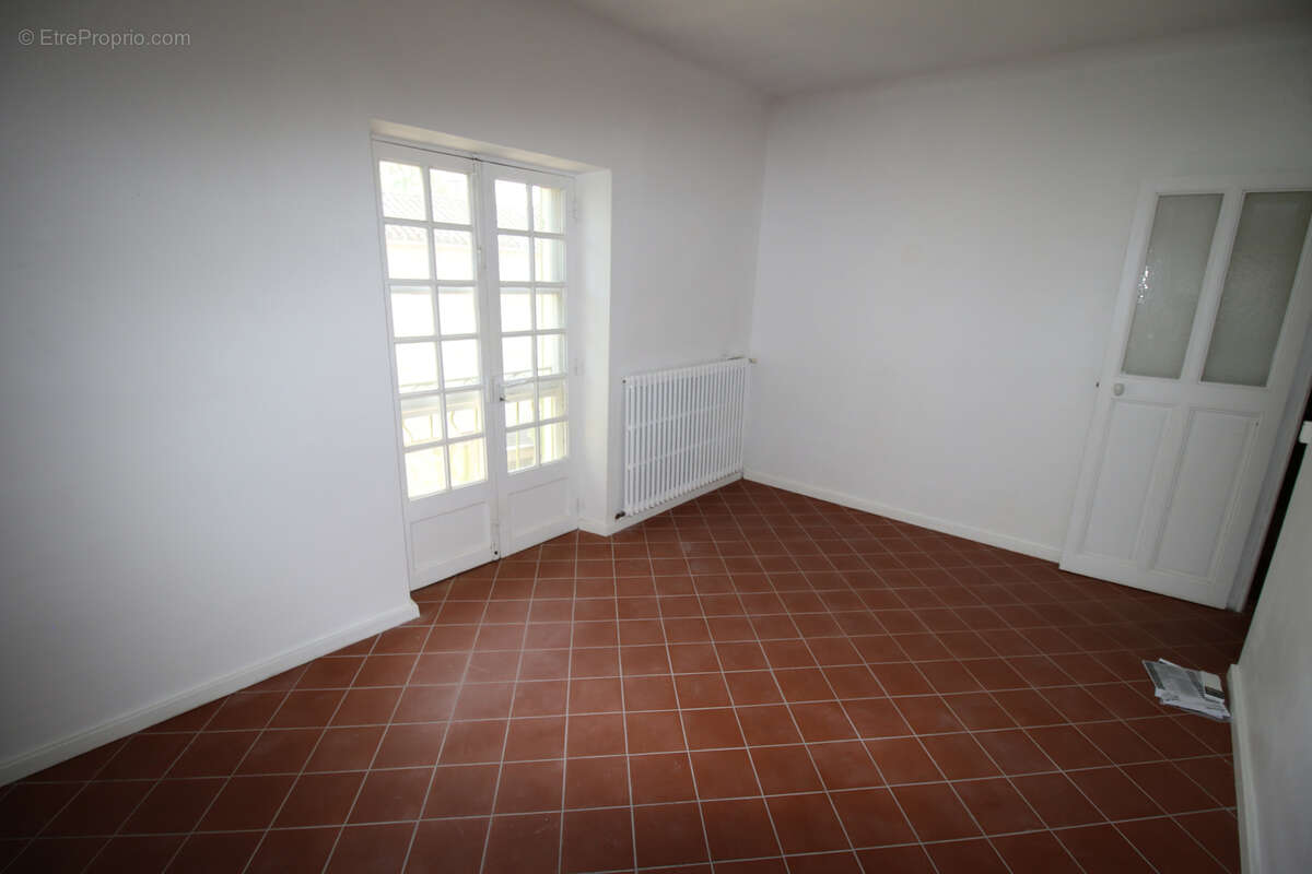 Maison à FONTVIEILLE