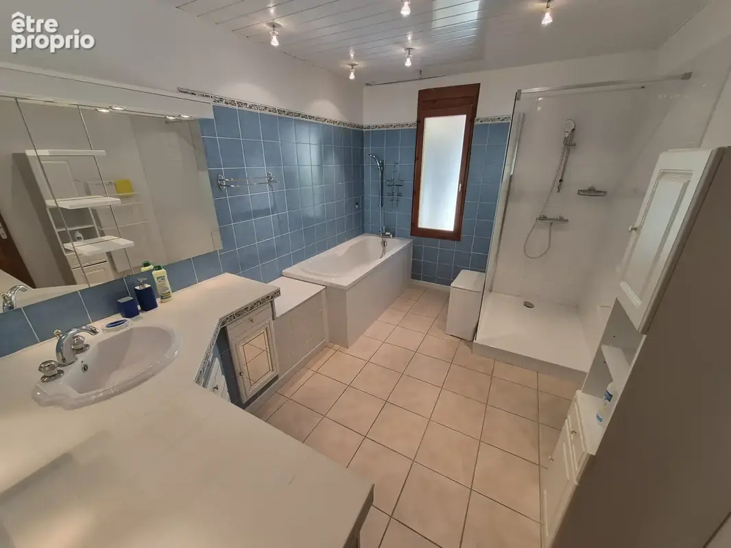 Maison d'architecte de 200 m2 édifiée sur un terrain de 1793 m2 - photo 10