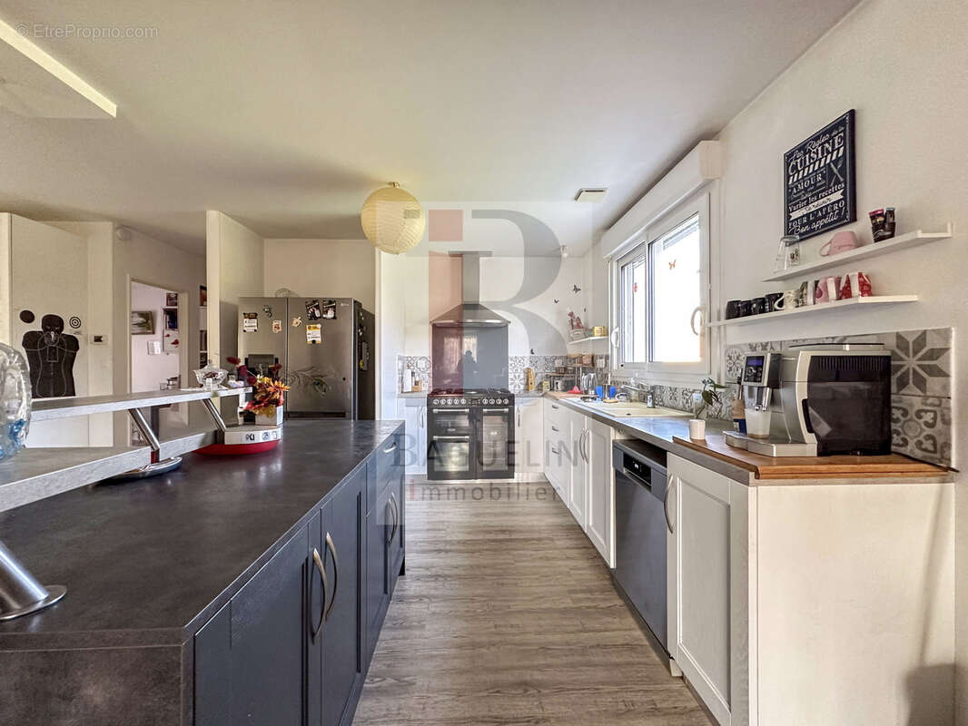 Maison à SAINT-LAURENT-DE-LA-PREE