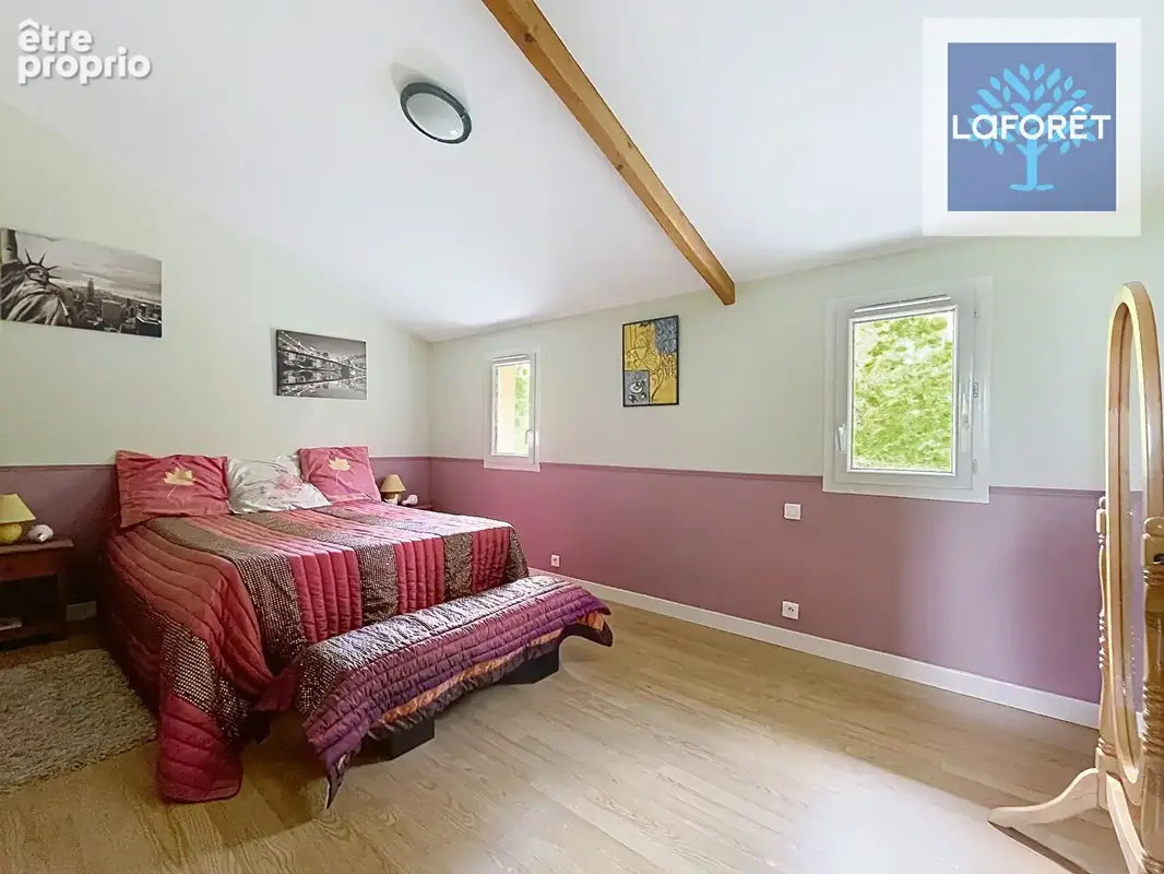 Maison de caractère au calme, 4 chambres avec garage et terrain - photo 12