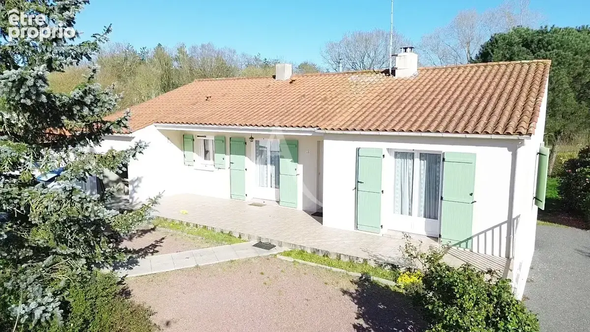 Maison à vendre à Saint Paul Mont Penit 3 chambres avec sous-sol et garage - photo 1