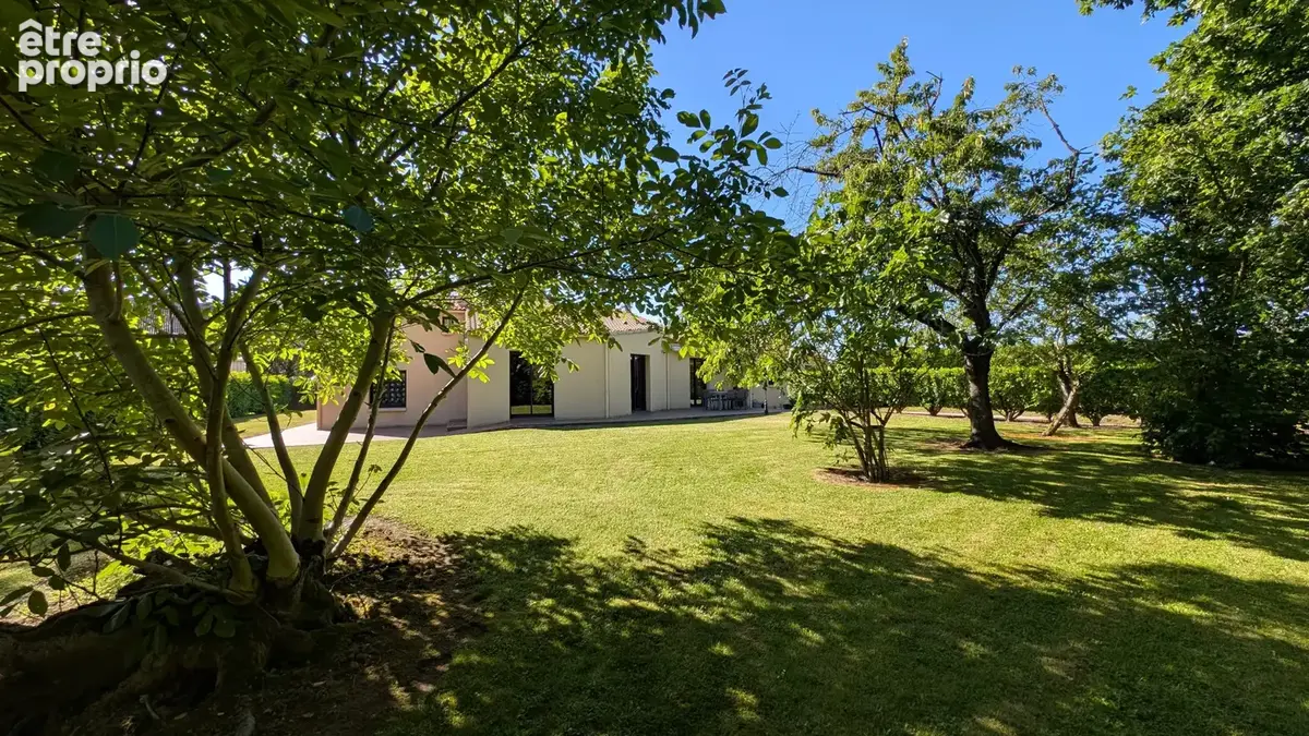 Maison familiale 130 m2   Grand terrain   Centre des Landes-Genusson - photo 12